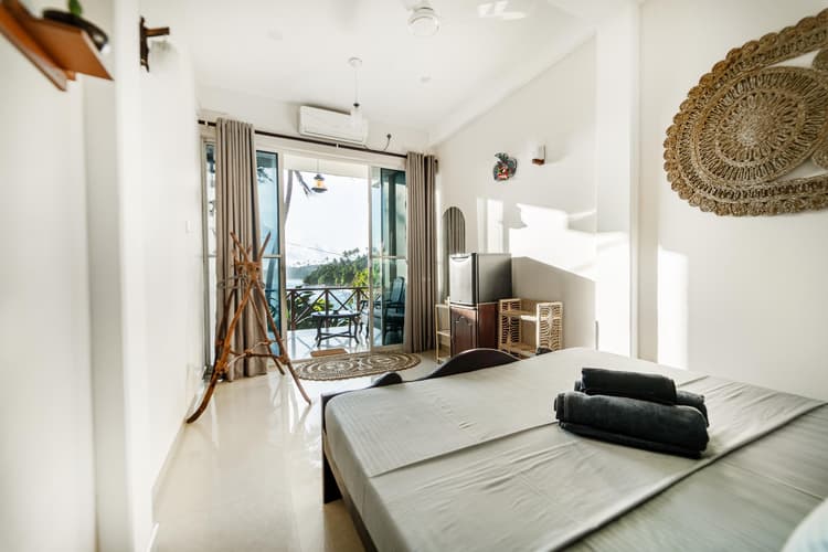 206 Double room with partial ocean view