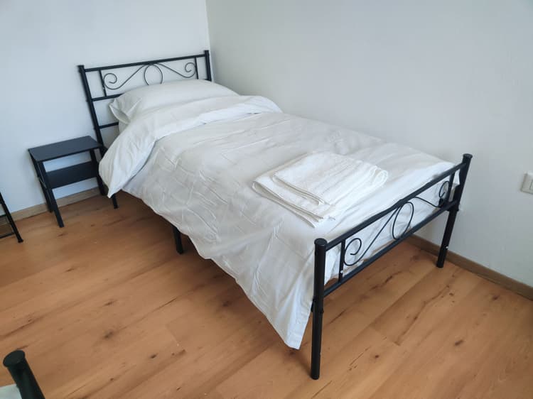 Triple room with shared bathroom