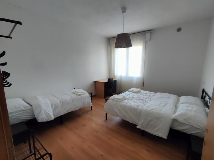 Triple room with shared bathroom