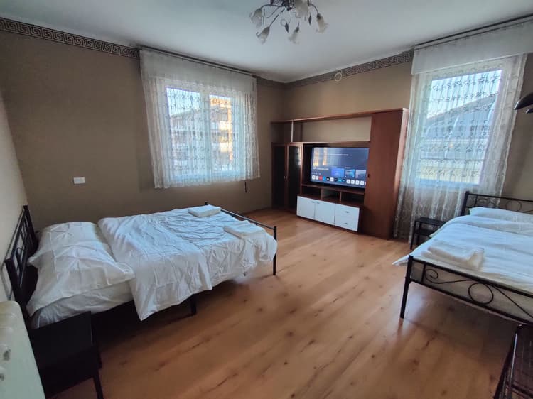 Triple room with shared bathroom