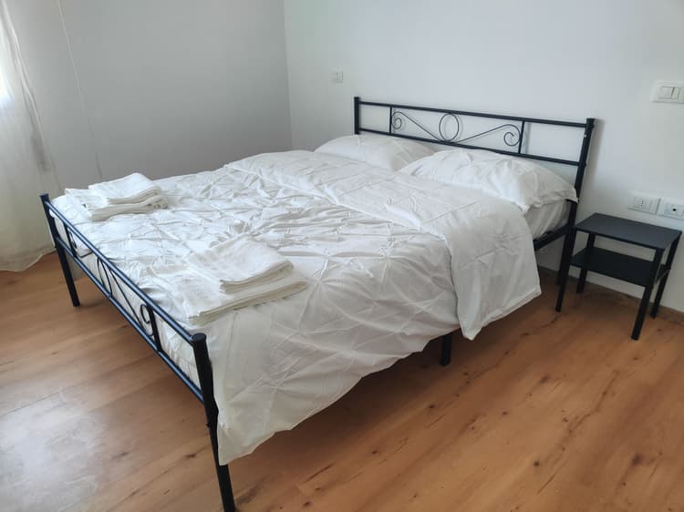 Triple room with shared bathroom