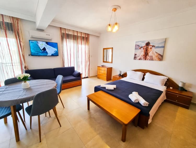 Studio 100 m from the Beach