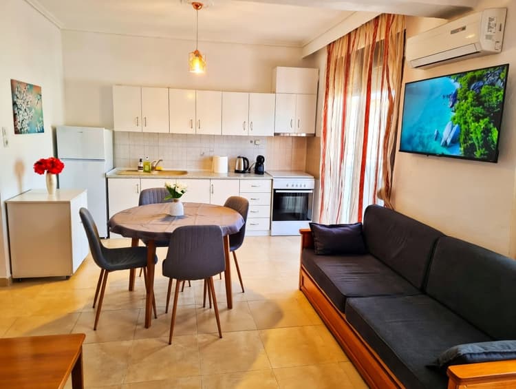Studio 100 m from the Beach