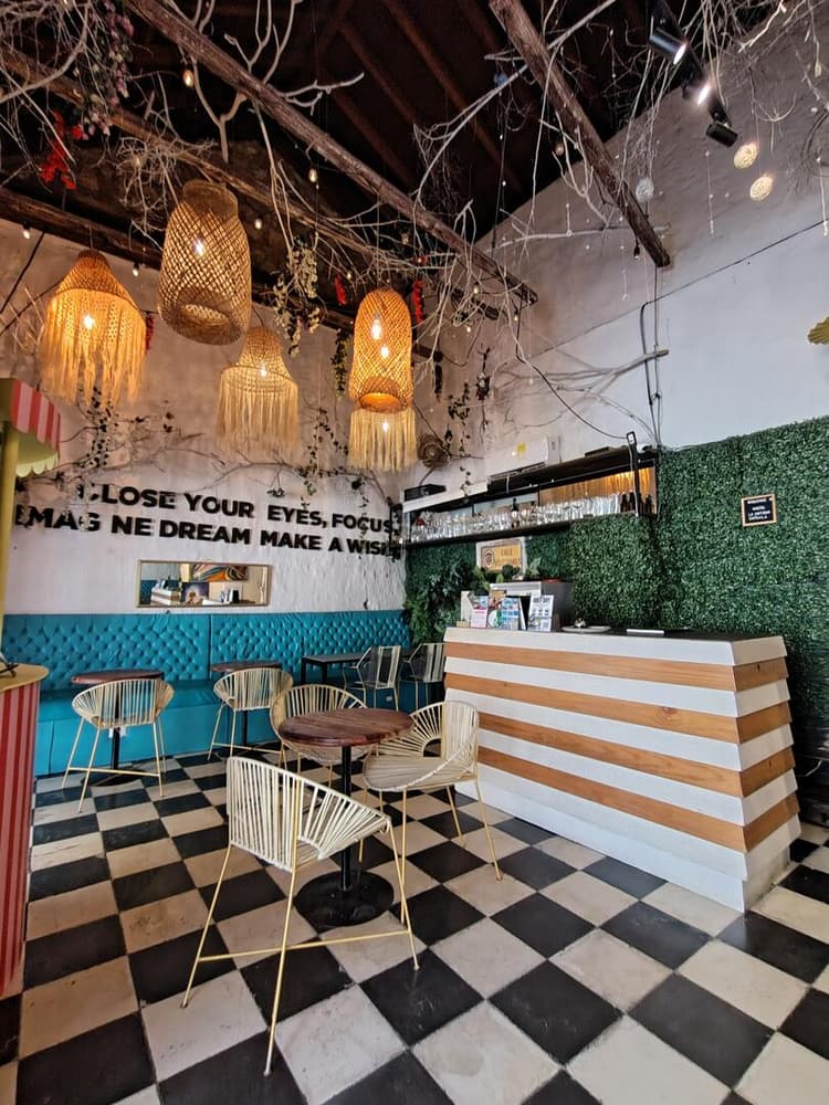 Rent the Entire La Antigua Cápsula Hostel in Getsemaní, Cartagena- Alquila el Hostal La Antigua Cápsula Completo