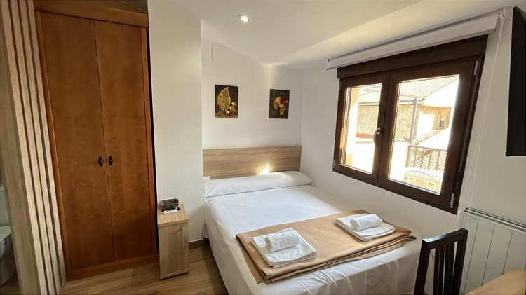 HABITACION ÁTICO  Nº 5  Tarifa base: máximo 2 personas / noche