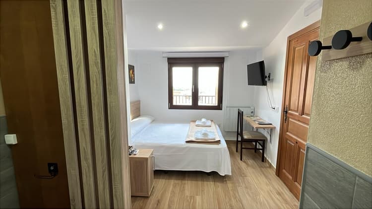 HABITACION ÁTICO  Nº 5  Tarifa base: máximo 2 personas / noche