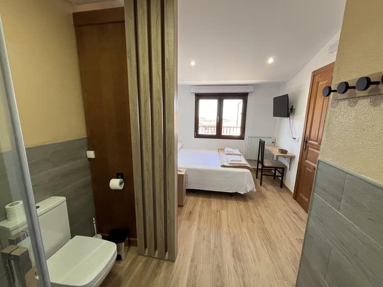 HABITACION ÁTICO  Nº 5  Tarifa base: máximo 2 personas / noche