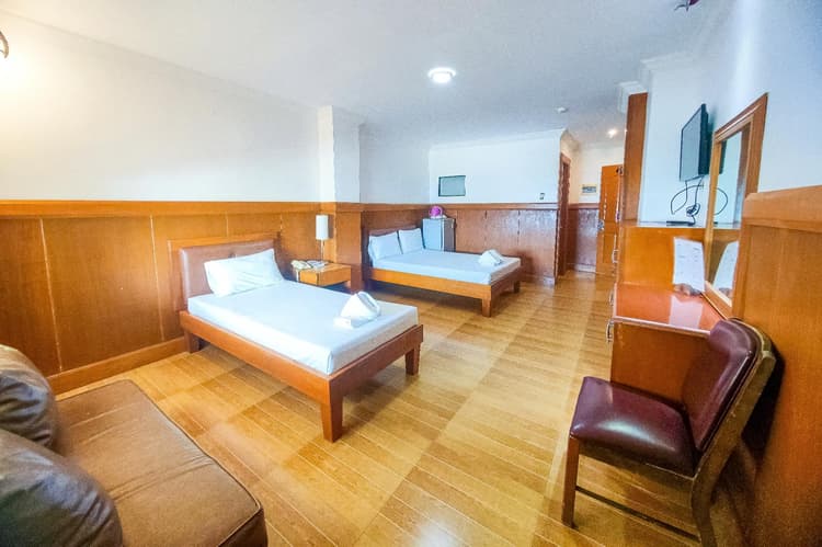 1 Double, 1 Single Beds - Seaside Grand Room