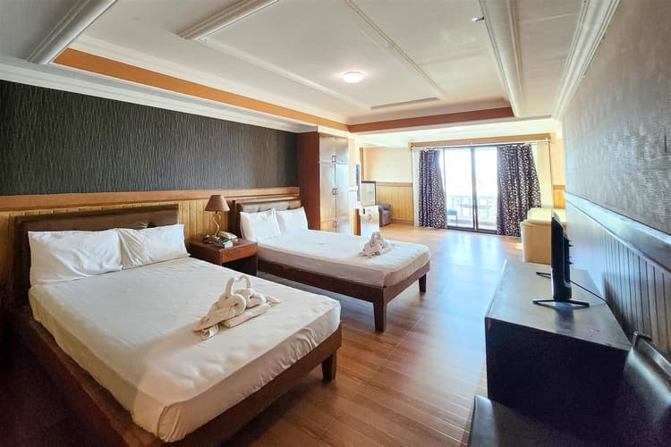 2 Double Beds w/ Balcony - Seaside Grand Room