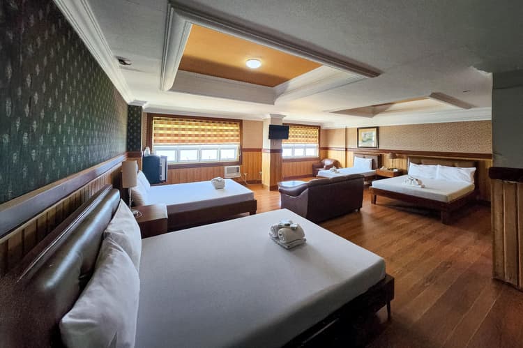 3 Double, 1 Single Beds - Seaside Grand Room