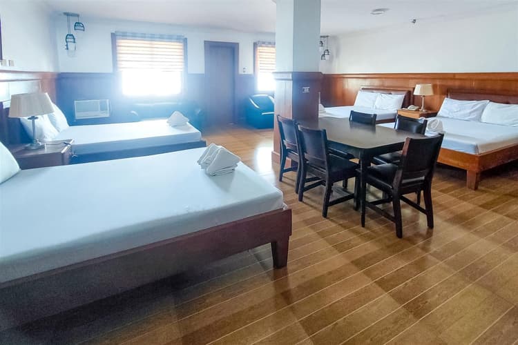 4 Double Beds w/ Balcony - Seaside Grand Room