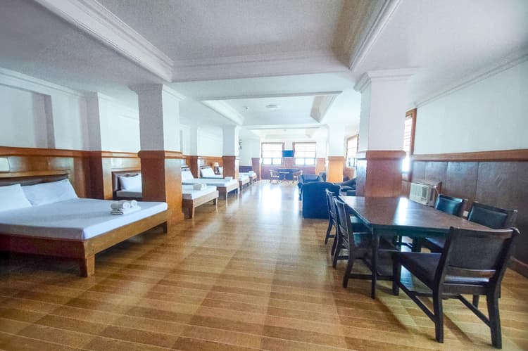 5 Double Beds - Seaside Grand Room