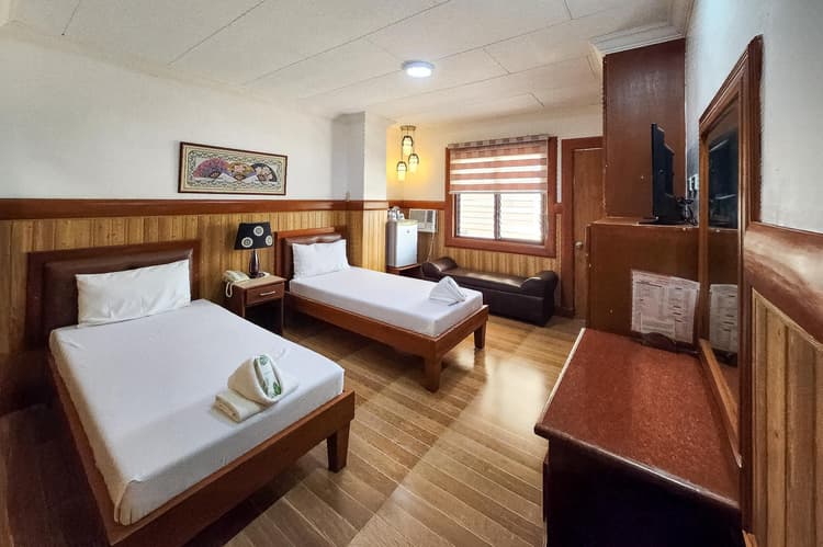 2 Single Beds w/ Balcony - Seaside Grand Room