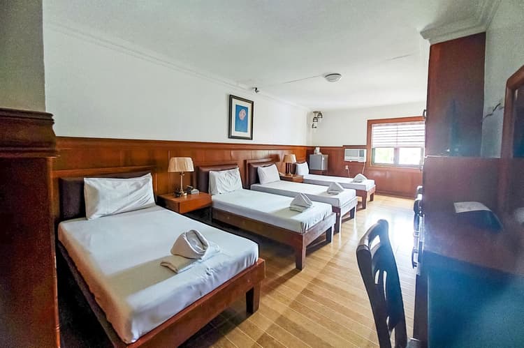 4 Single Beds - Seaside Grand Room