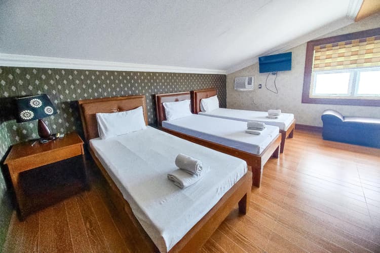 3 Single Beds - Seaside Grand Room