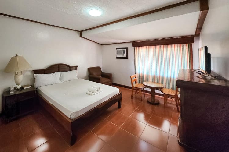 1 Double Bed - Twin Building Room