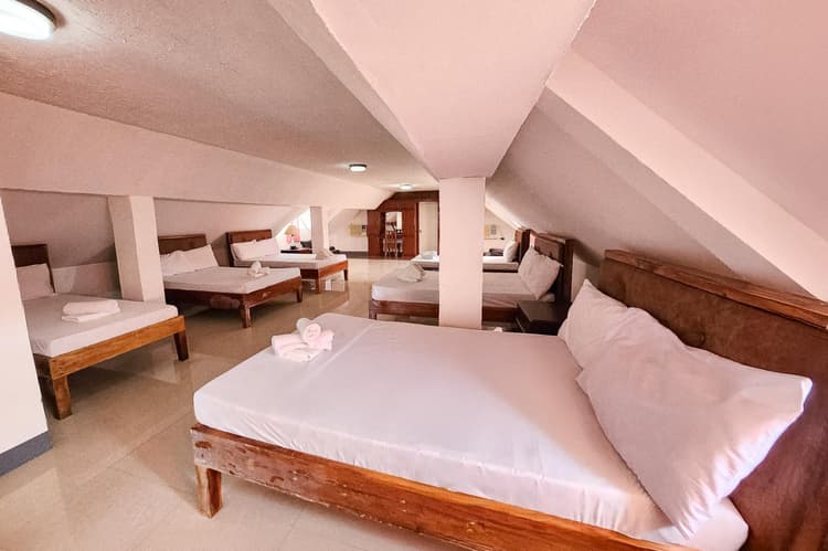 6 Double Beds - Twin Building Room