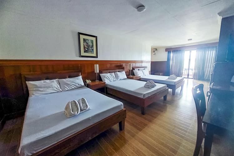 3 Double Beds w/ Balcony - Seaside Grand Room