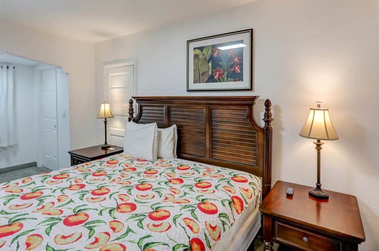 400 - Hotel Room