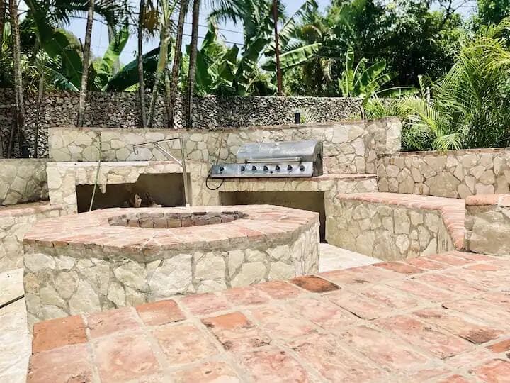 A1-Spacious 2-Bedroom Apartment with Pool View (A1)