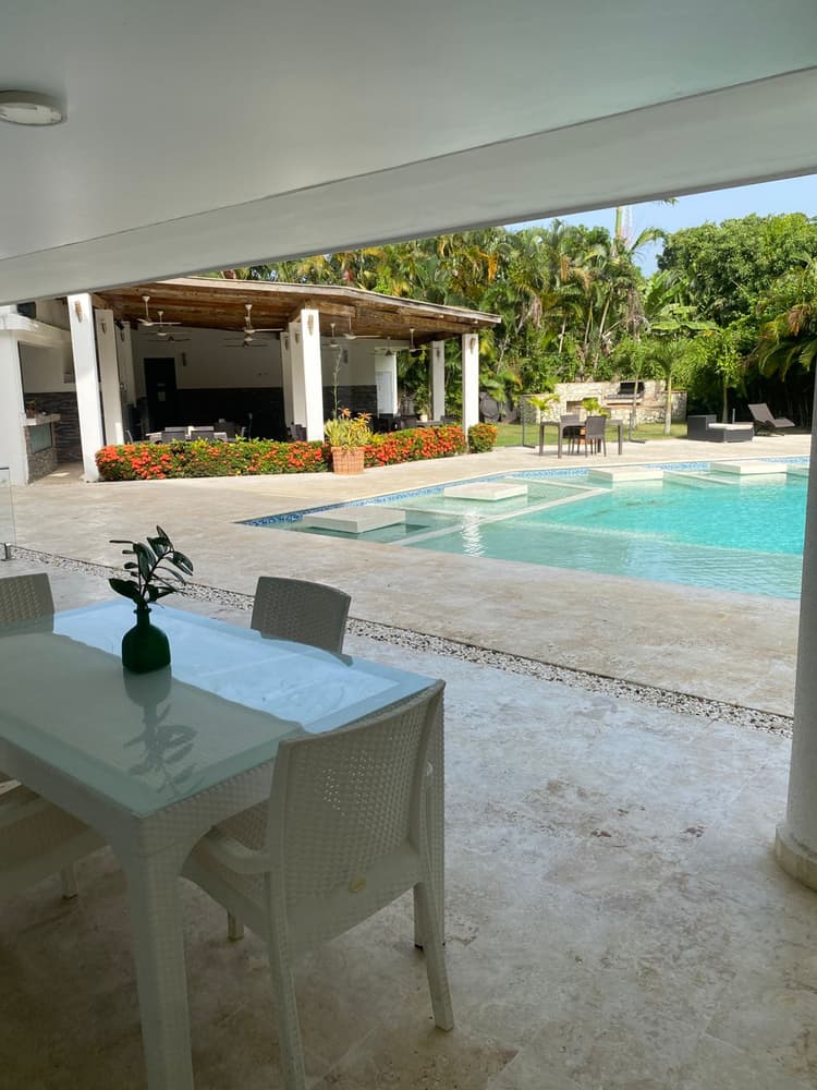 A1-Spacious 2-Bedroom Apartment with Pool View (A1)