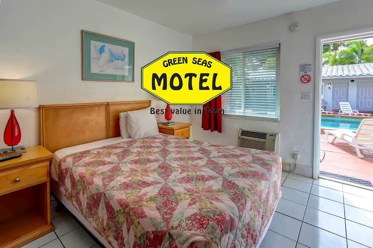 000 - Hotel Room Poolside
