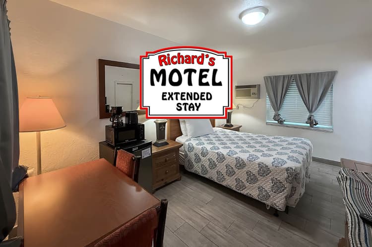 300 - Hotel Room