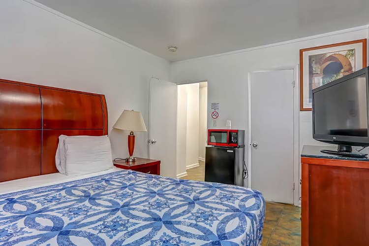 500 - Hotel Room Small