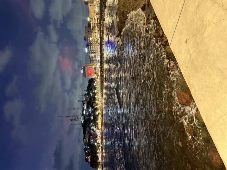 The Coastal Tub Escape By GEstores