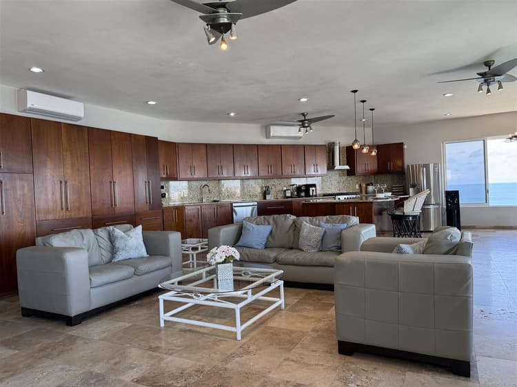 The Coastal Tub Escape By GEstores