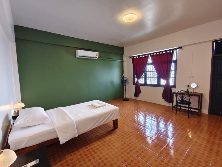 Single Room with shared bathroom