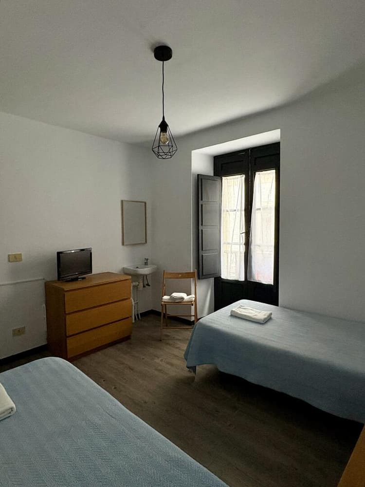 2- Doble con baño compartido