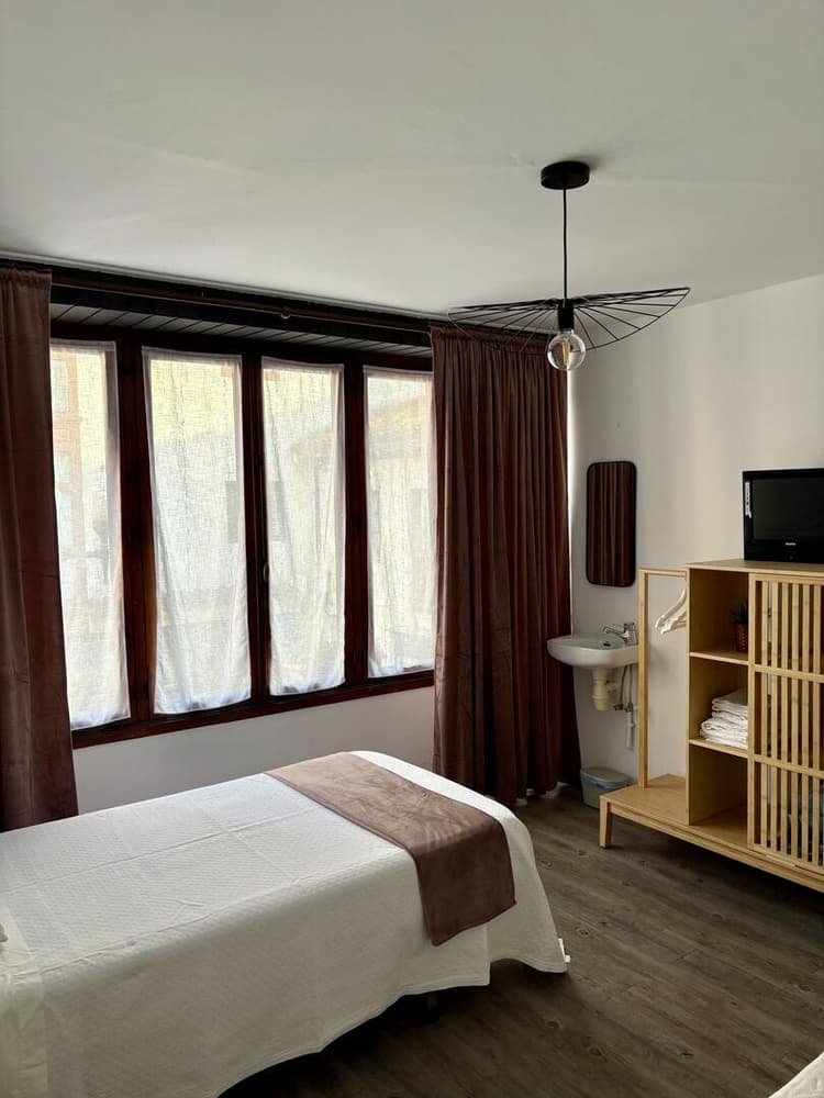 3- Doble con baño compartido