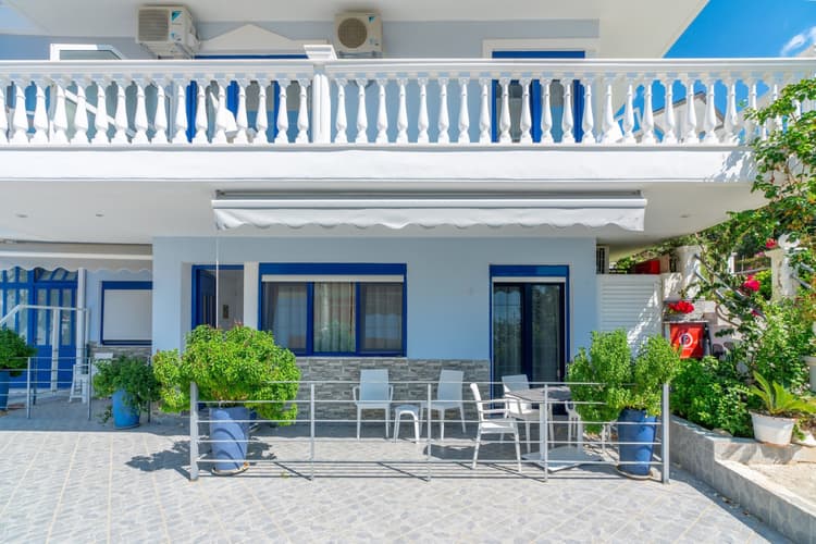 5Bedroom on groundfloor with veranda