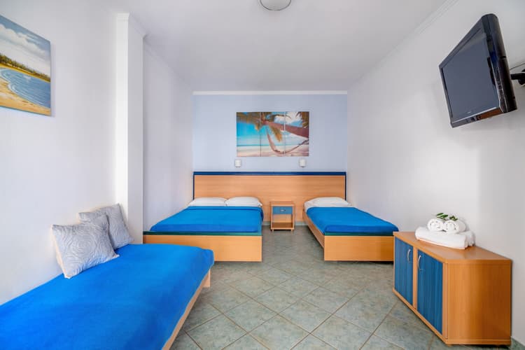 Familyapartment on groungfloor with seperate rooms, kitchen and veranda