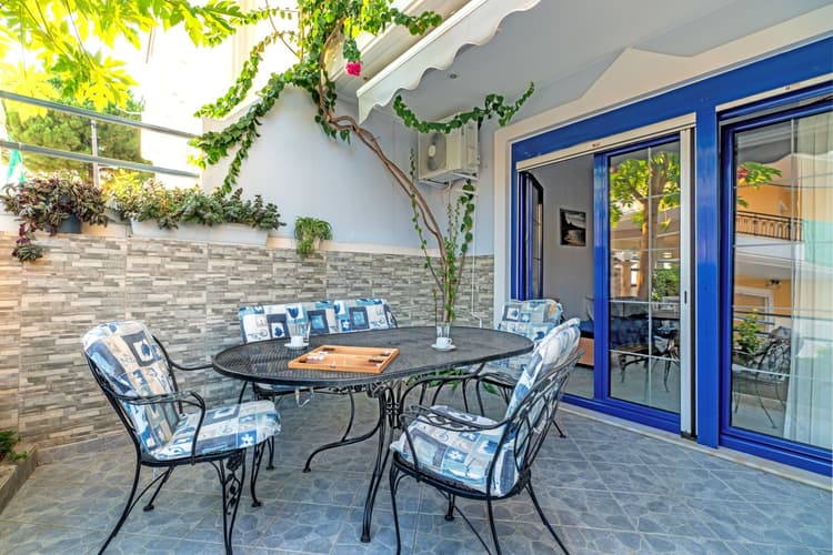 Familyapartment on groungfloor with seperate rooms, kitchen and veranda