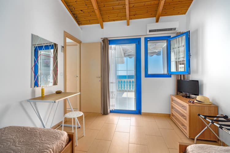 Luxurysouite with 2 seperate rooms, kitchen and seaview