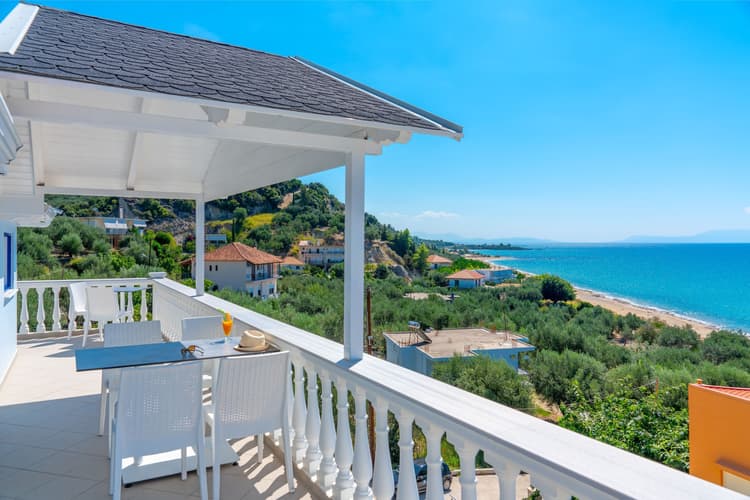 Luxurysouite with 2 seperate rooms, kitchen and seaview