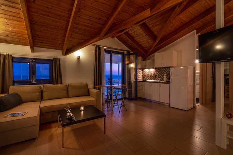 Luxurysouite with 2 seperate rooms, kitchen and seaview