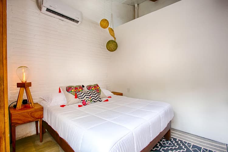 Tuxa (blanco) Elite Room