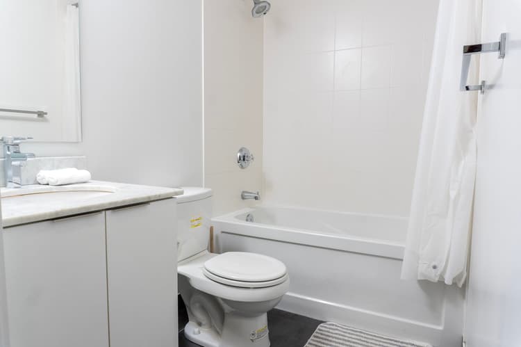 1805-2Bdr+ Den, 4-Bed, CN Tower View with parking