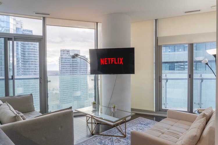 1805-2Bdr+ Den, 4-Bed, CN Tower View with parking
