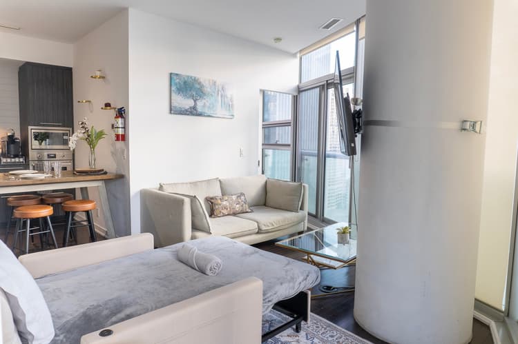 1805-2Bdr+ Den, 4-Bed, CN Tower View with parking