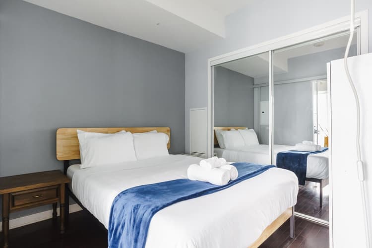 906-2-BDR, 3Beds 2 baths, across CN Tower Parking