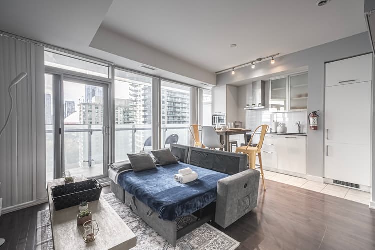 906-2-BDR, 3Beds 2 baths, across CN Tower Parking