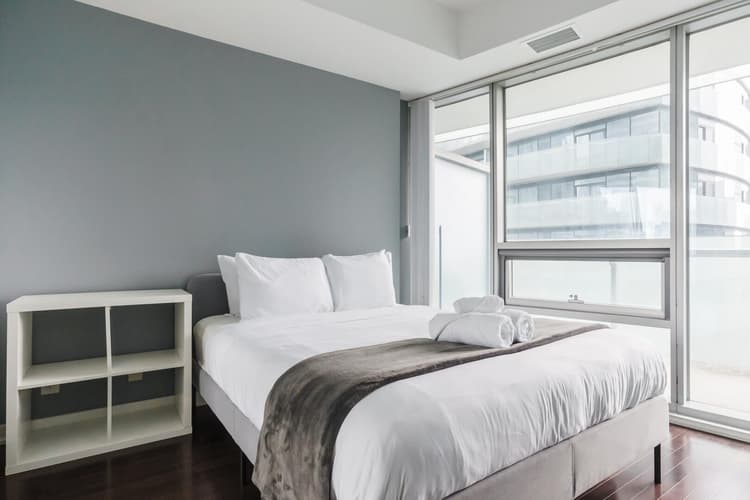 906-2-BDR, 3Beds 2 baths, across CN Tower Parking