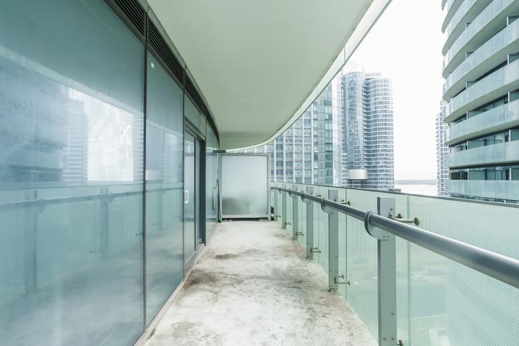 906-2-BDR, 3Beds 2 baths, across CN Tower Parking
