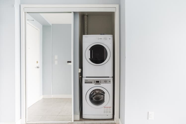 906-2-BDR, 3Beds 2 baths, across CN Tower Parking