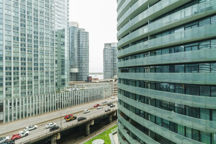 906-2-BDR, 3Beds 2 baths, across CN Tower Parking