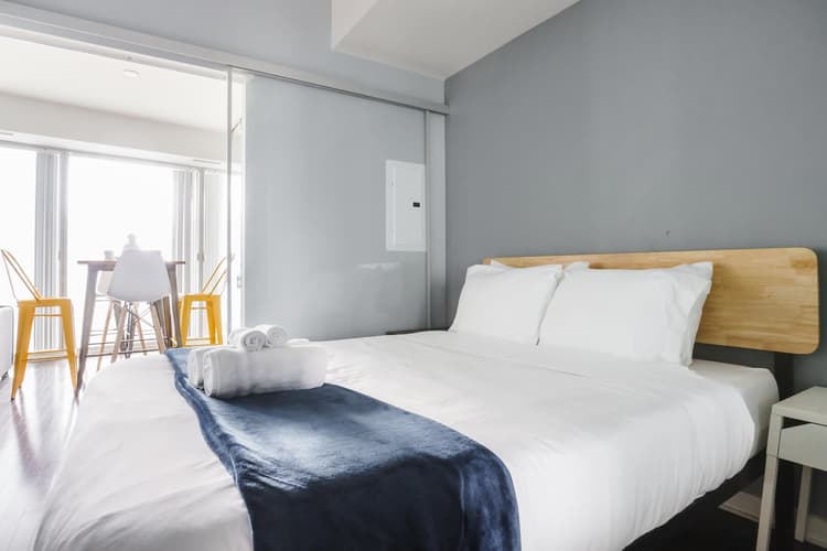 906-2-BDR, 3Beds 2 baths, across CN Tower Parking
